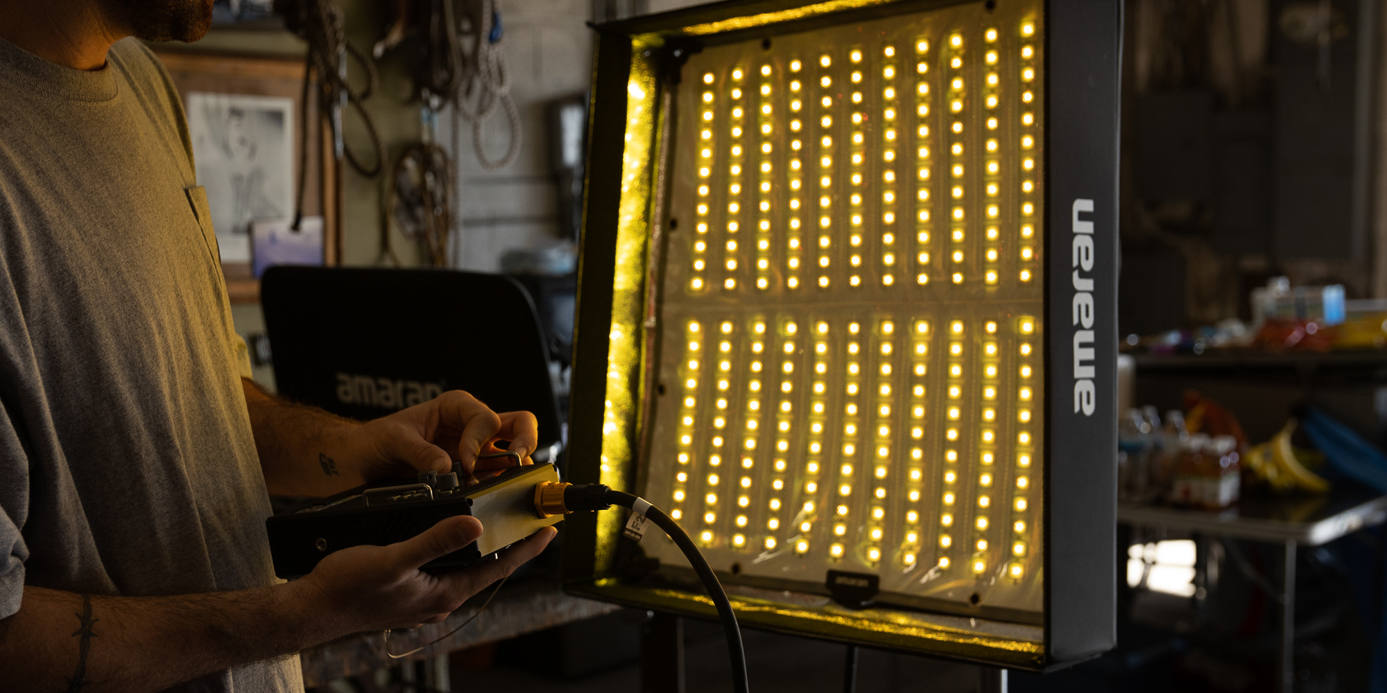 Lampa LED Amaran F22x - V-mount - Regulacja temperatury barwowej światła